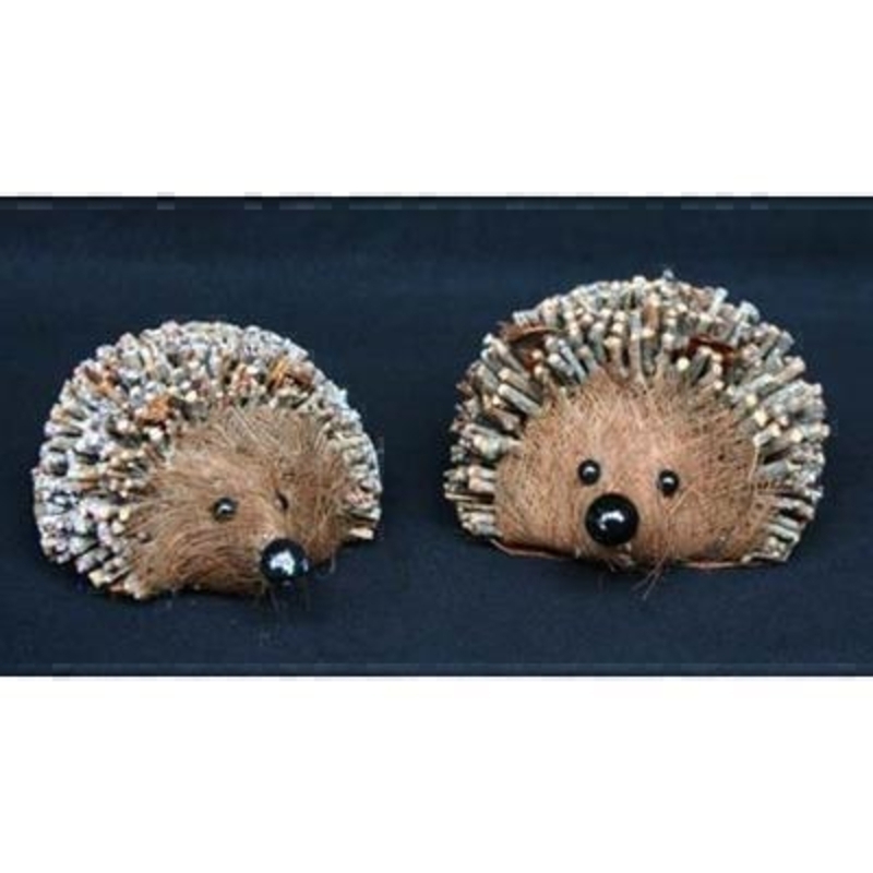 These delightful little hedgehog ornaments are very cute and eye catching. Gisela Graham are a well known brand, recognised for their unique and high quality products. Set of 2.  Large 14x11x8cm Small 12x9x7cm